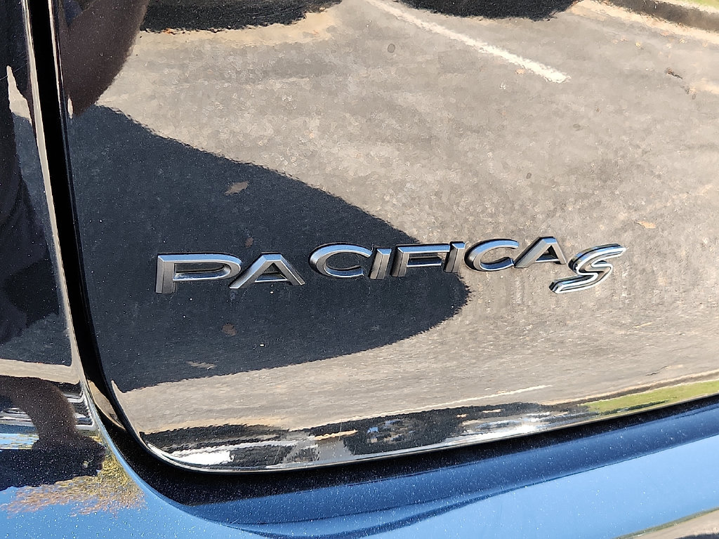 Used 2024 Chrysler Pacifica Premium FWD image 34