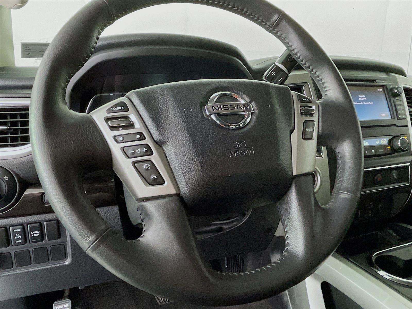 Used 2018 Nissan Titan SV w/ SV Convenience Package image 14