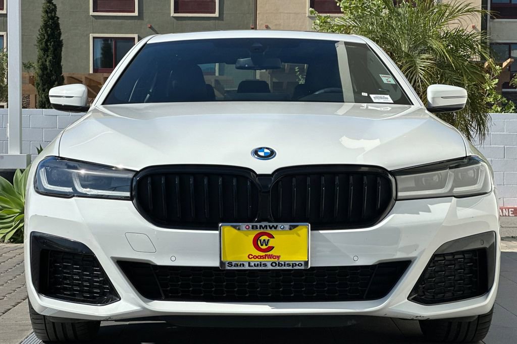 Used 2023 BMW 530e w/ M Sport Package image 8