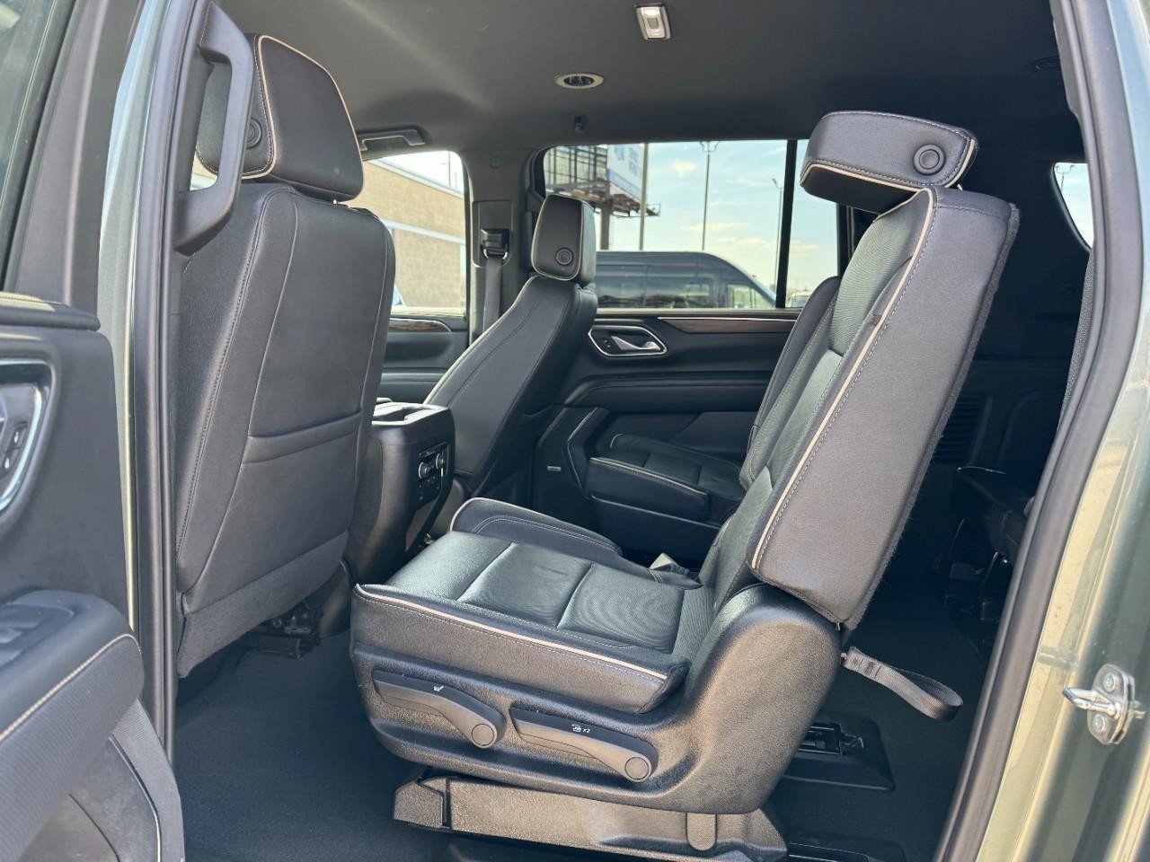 Used 2023 Chevrolet Suburban Premier AWD/4WD image 10