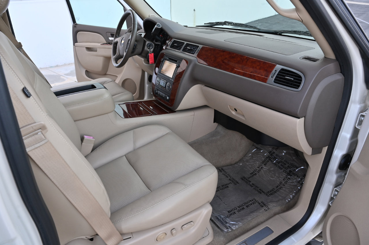 Used 2013 Chevrolet Suburban LTZ RWD image 13
