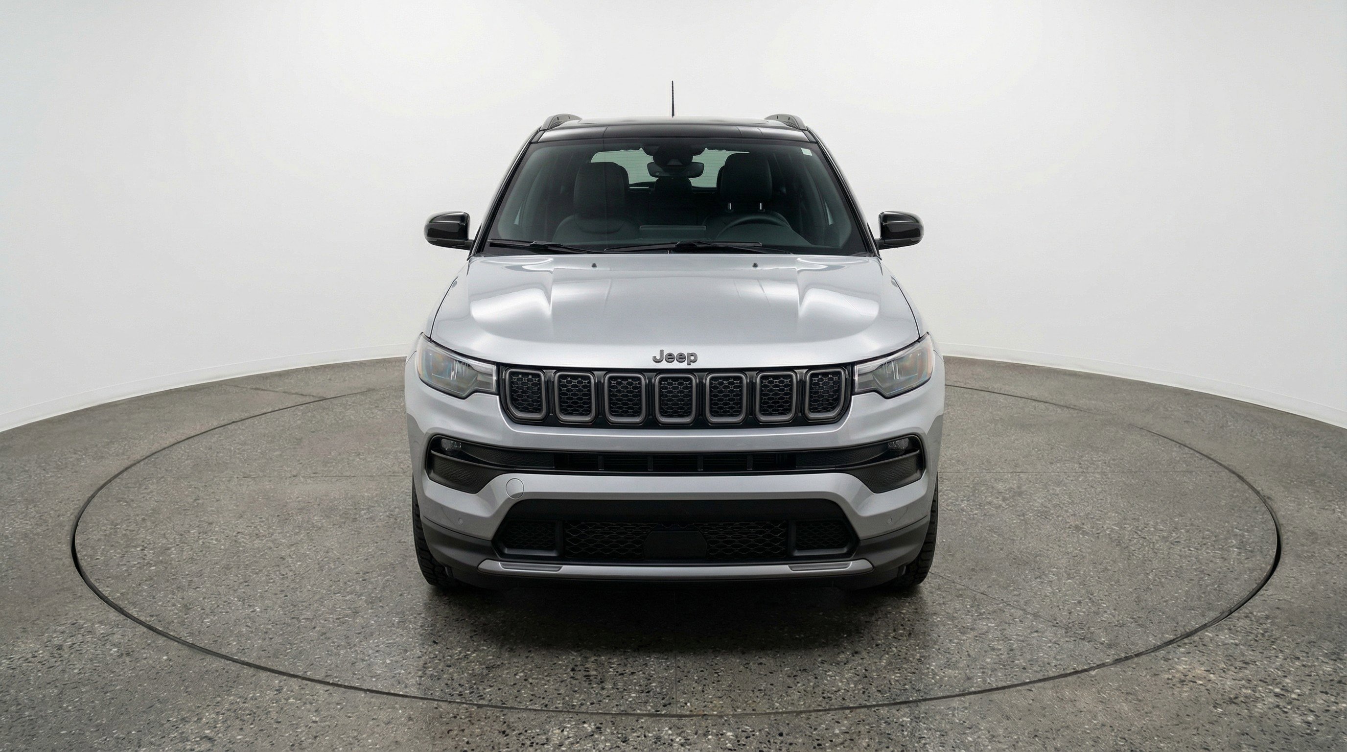 Used 2025 Jeep Compass Trailhawk image 2