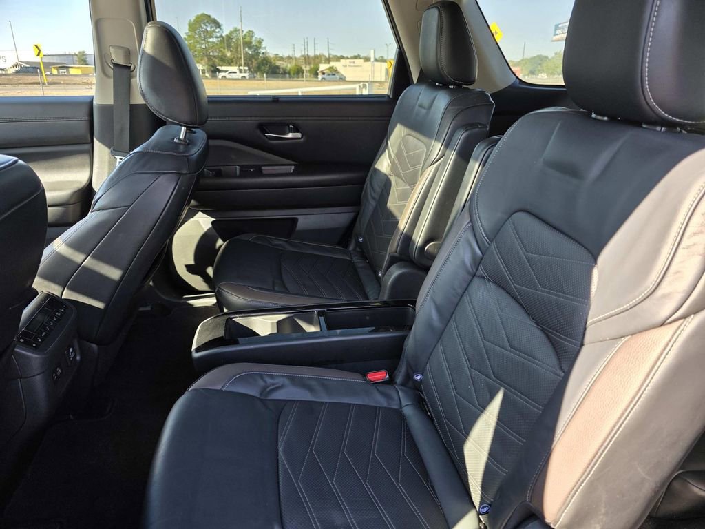 Used 2022 Nissan Pathfinder Platinum w/ Cargo Package image 7