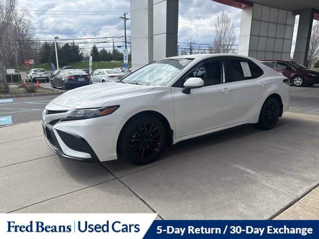 Used 2024 Toyota Camry SE w/ Cold Weather Package image 17
