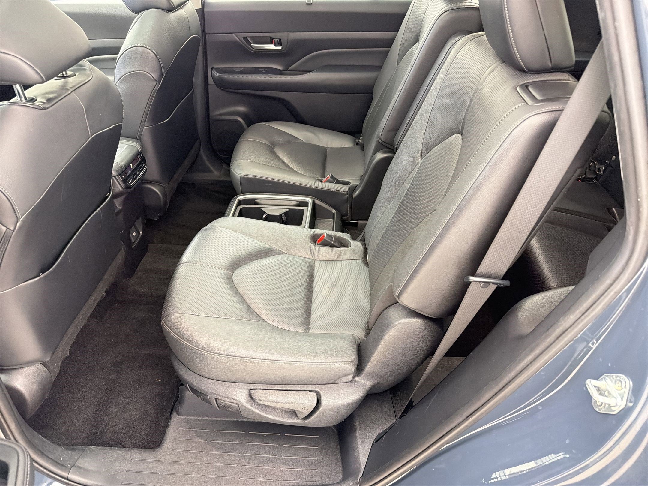Used 2024 Toyota Grand Highlander AWD image 15