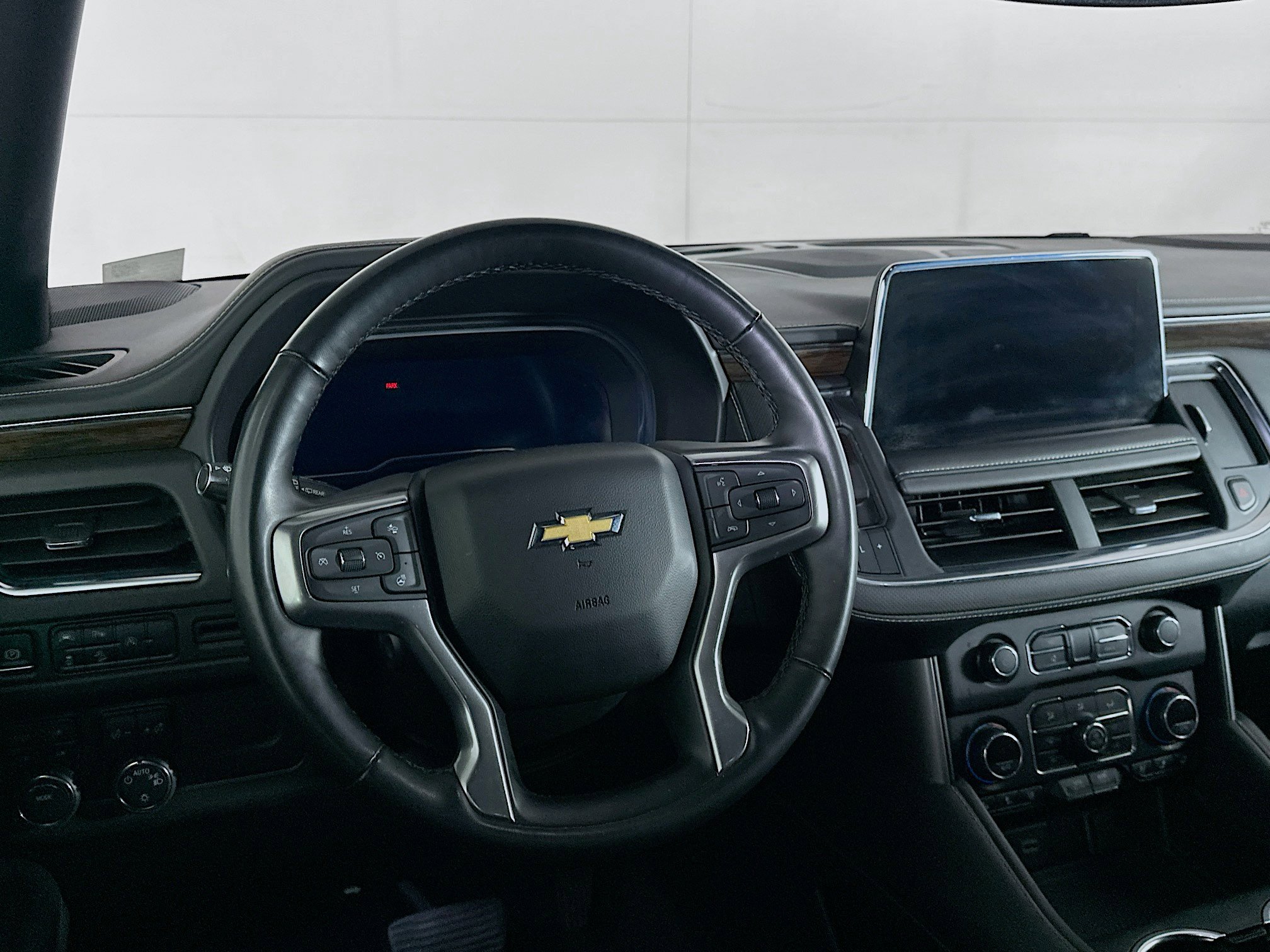 Used 2024 Chevrolet Suburban Premier image 18