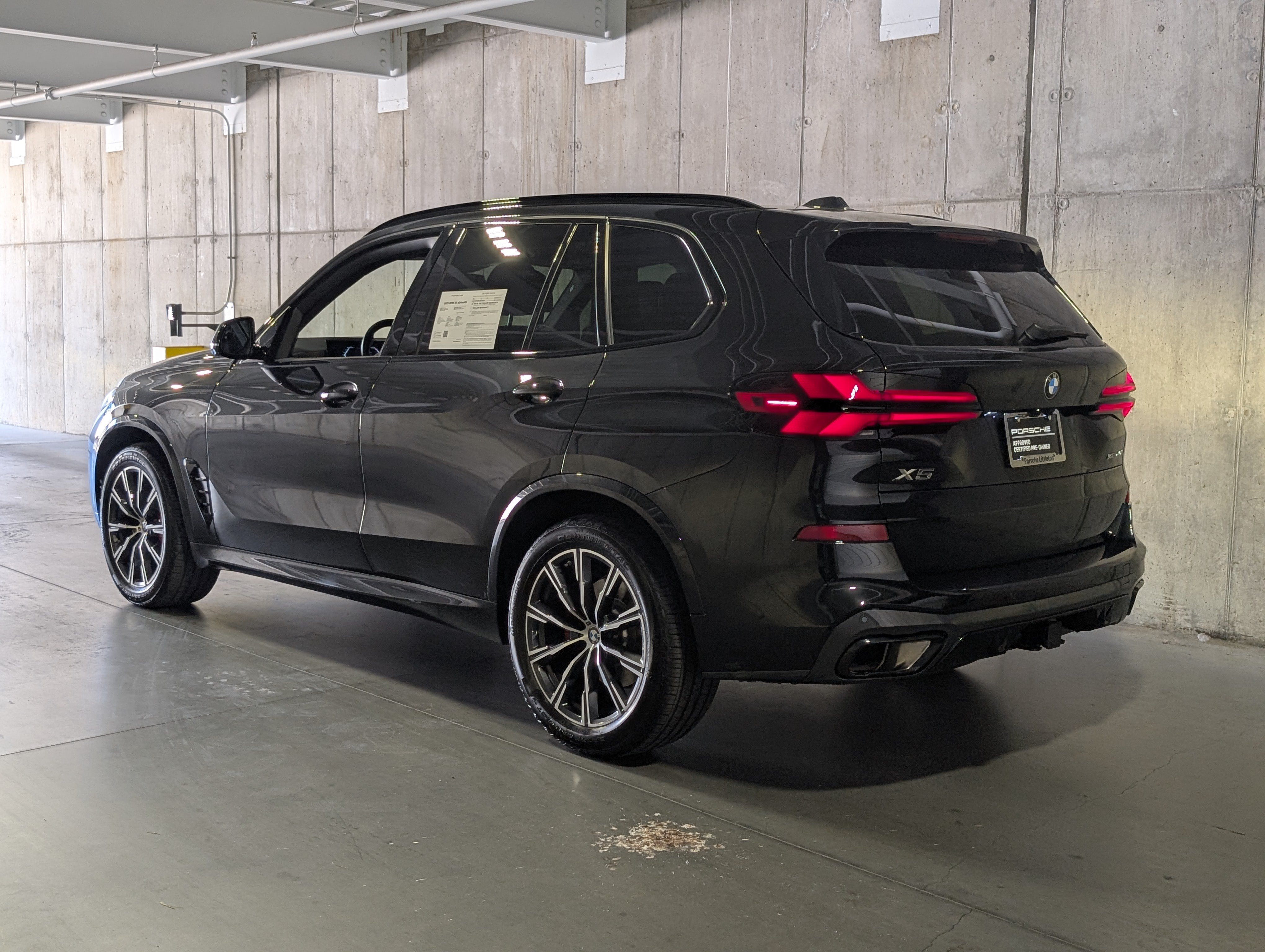 Used 2025 BMW X5 xDrive40i w/ M Sport Package AWD/4WD image 3