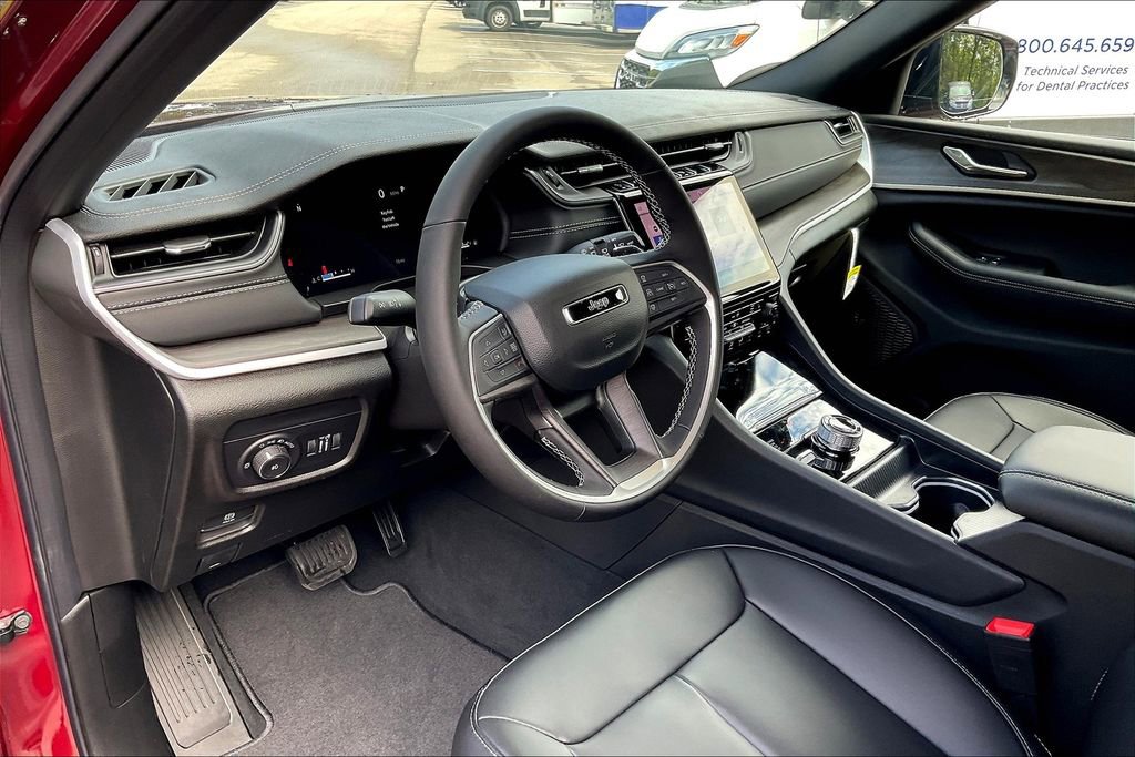 New 2025 Jeep Grand Cherokee Limited w/ Black Appearance Package image 6