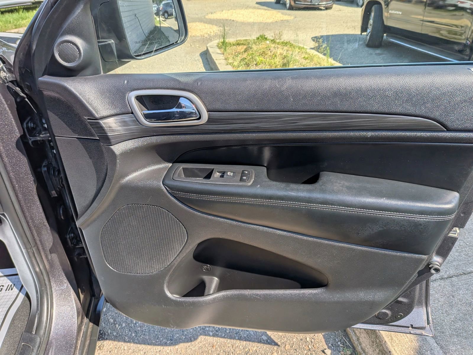 Used 2019 Jeep Grand Cherokee Laredo AWD/4WD image 35