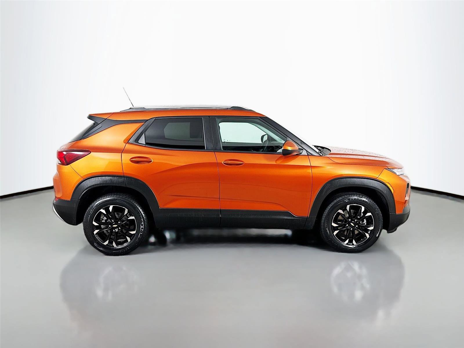 Used 2023 Chevrolet TrailBlazer LT w/ Convenience Package image 9