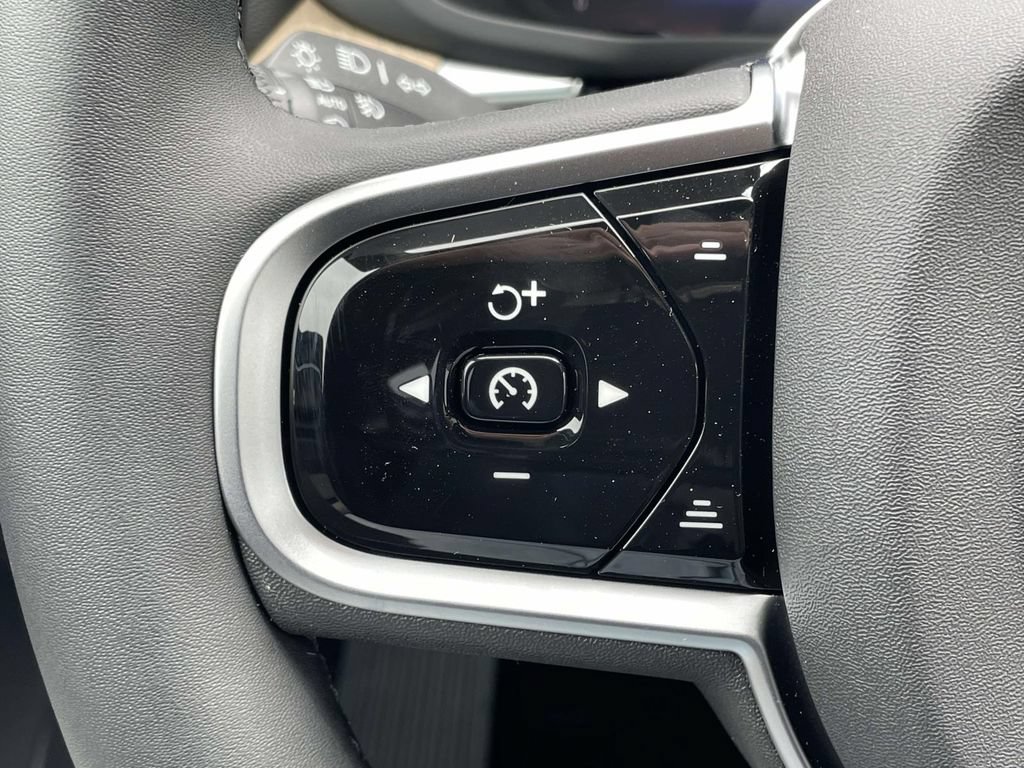 New 2026 Volvo XC60 B5 Plus w/ Protection Package Premier AWD/4WD image 10