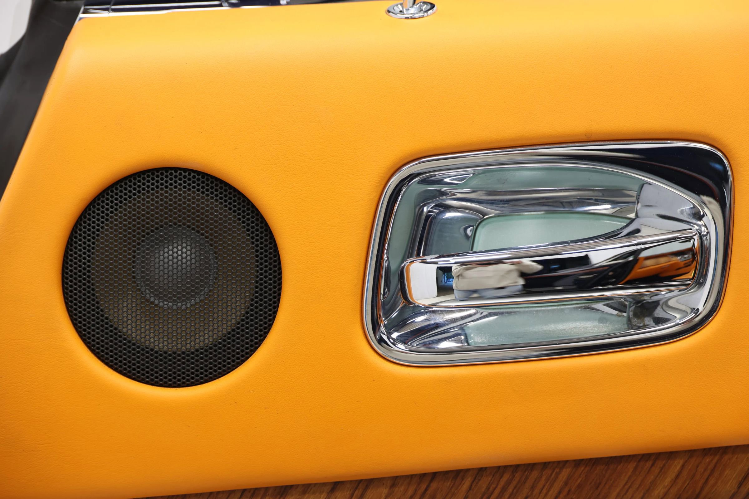 Used 2016 Rolls-Royce Dawn image 73