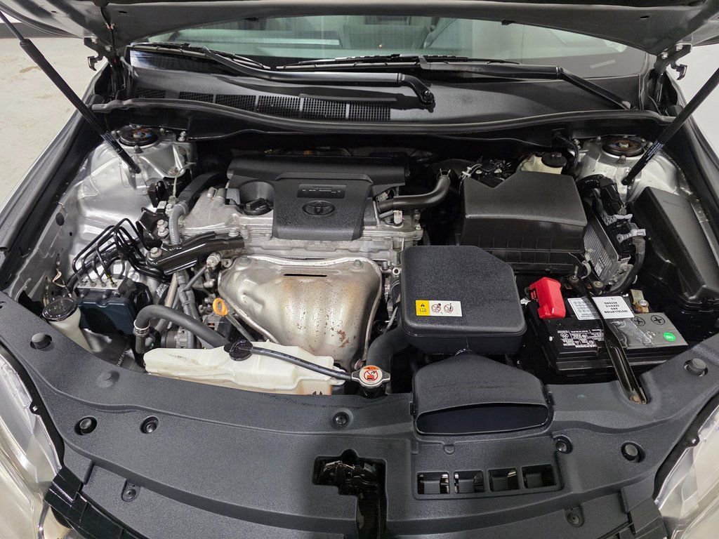 Used 2017 Toyota Camry SE image 10