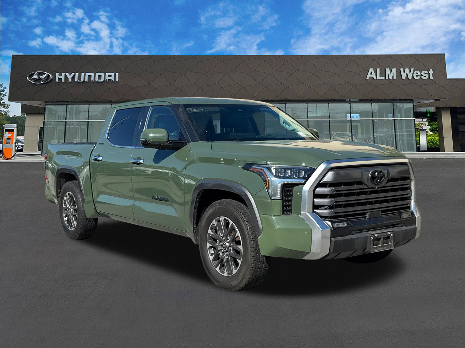Used 2022 Toyota Tundra Limited RWD image 3