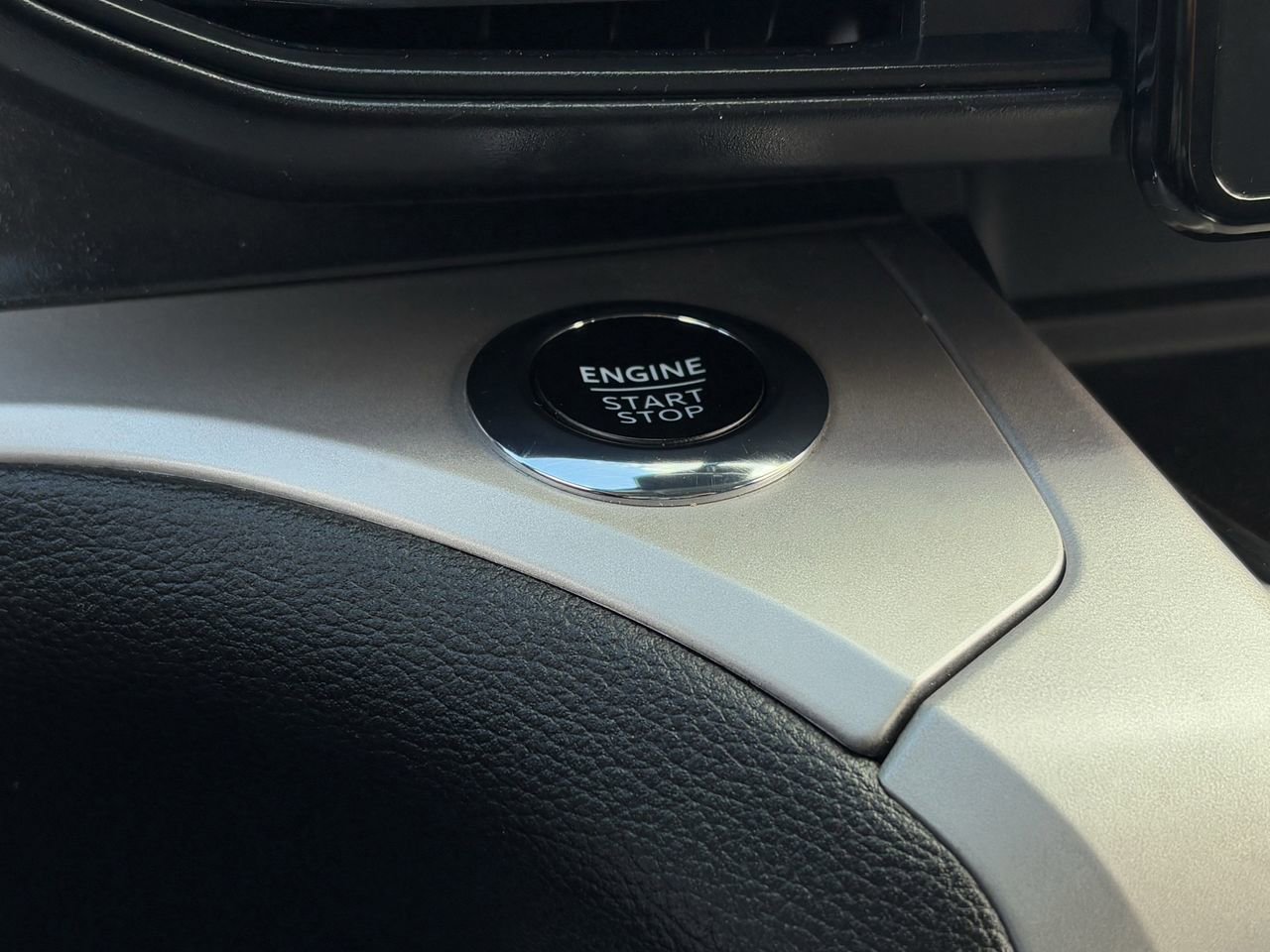 Used 2023 Ford Explorer XLT image 18