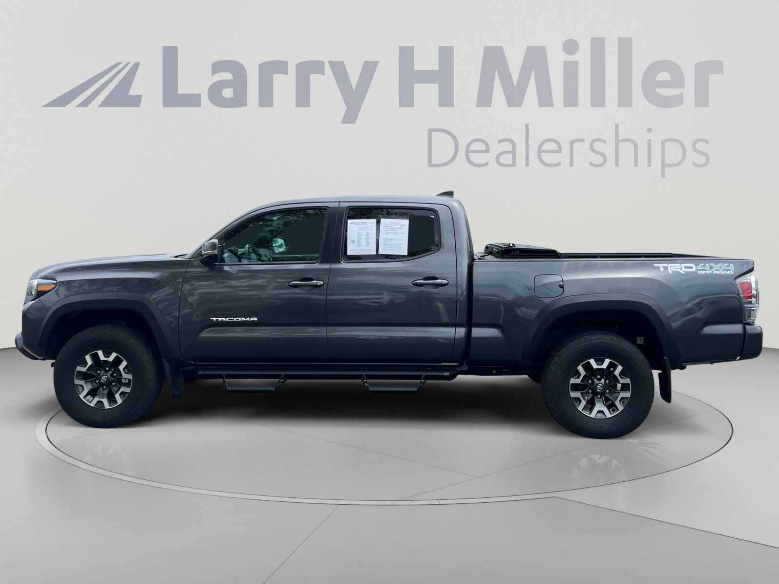 Used 2021 Toyota Tacoma TRD Off-Road w/ TRD Premium Off Road Package AWD/4WD image 2