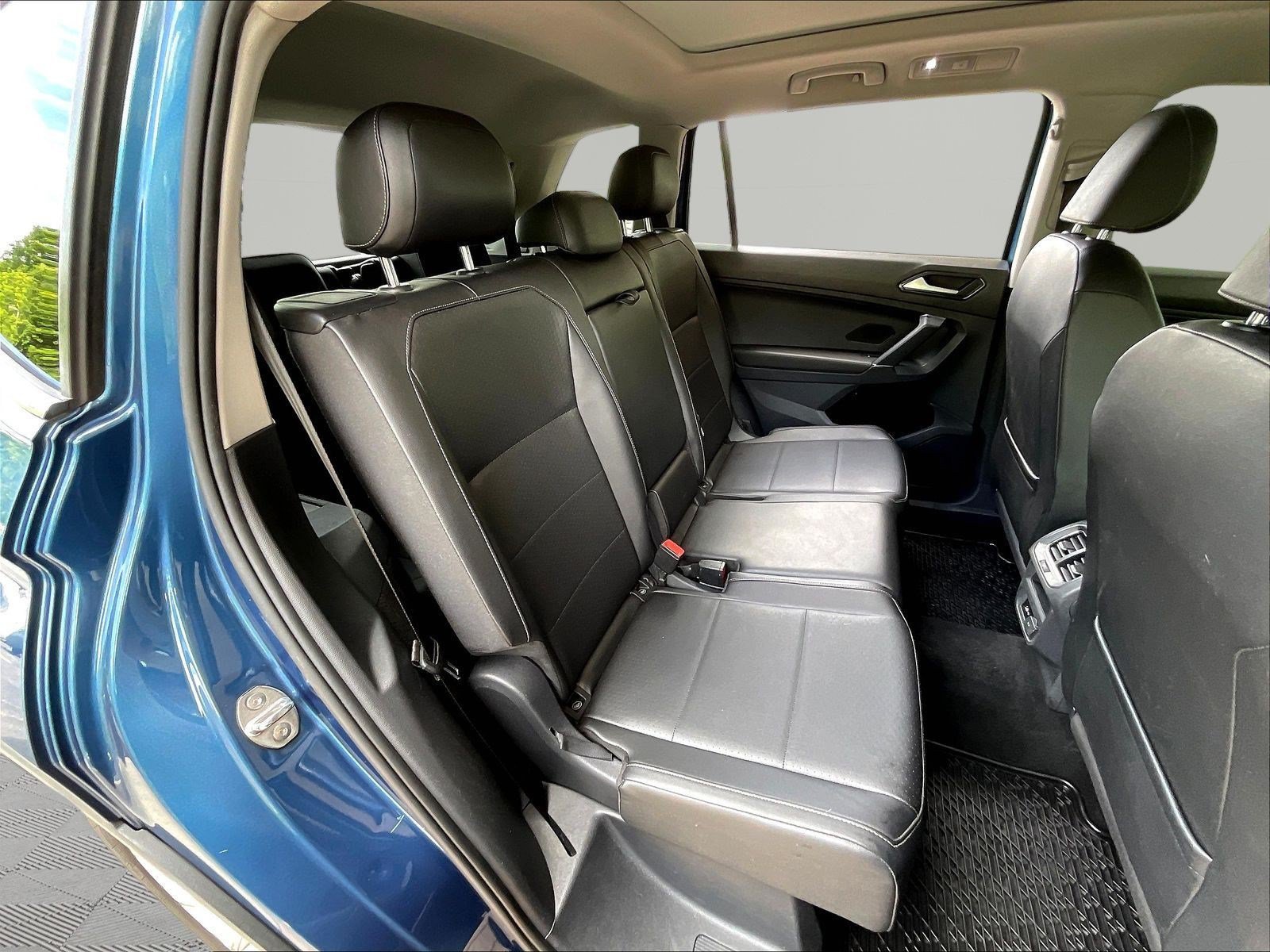 Used 2018 Volkswagen Tiguan SE w/ Panoramic Sunroof Package FWD image 24