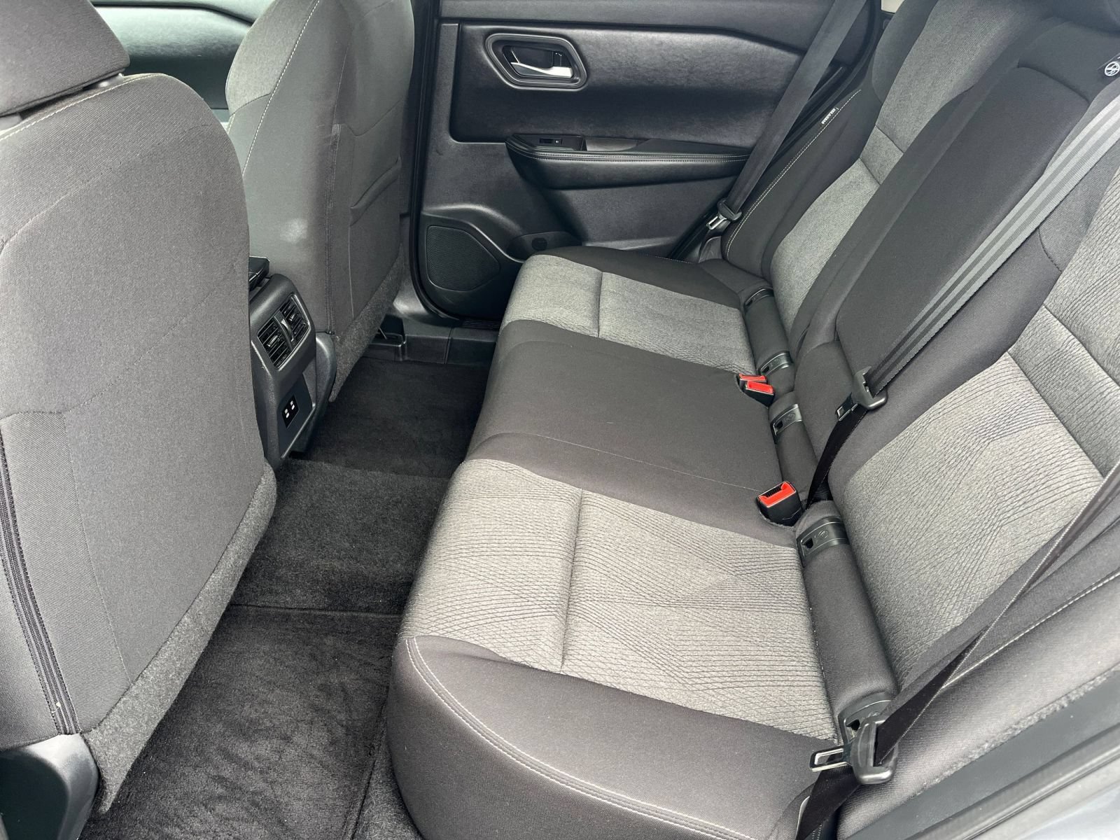 Used 2025 Nissan Rogue SV AWD/4WD image 29