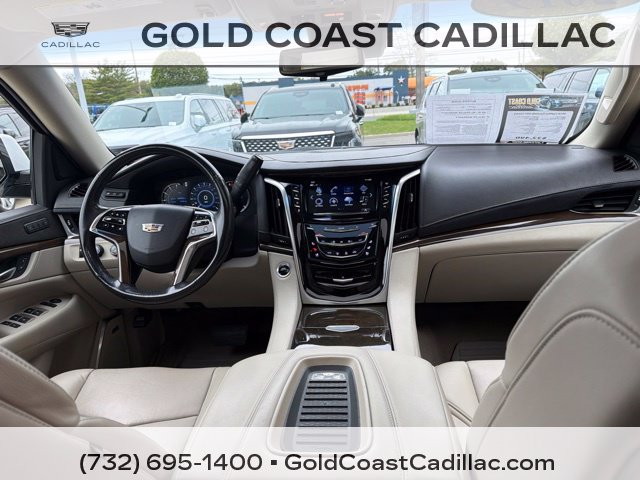 Used 2019 Cadillac Escalade ESV Luxury AWD/4WD image 11