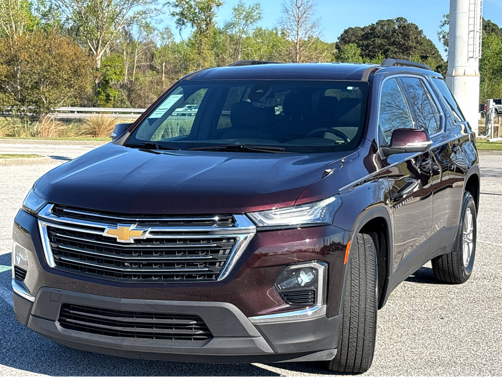 Used 2023 Chevrolet Traverse LT image 3