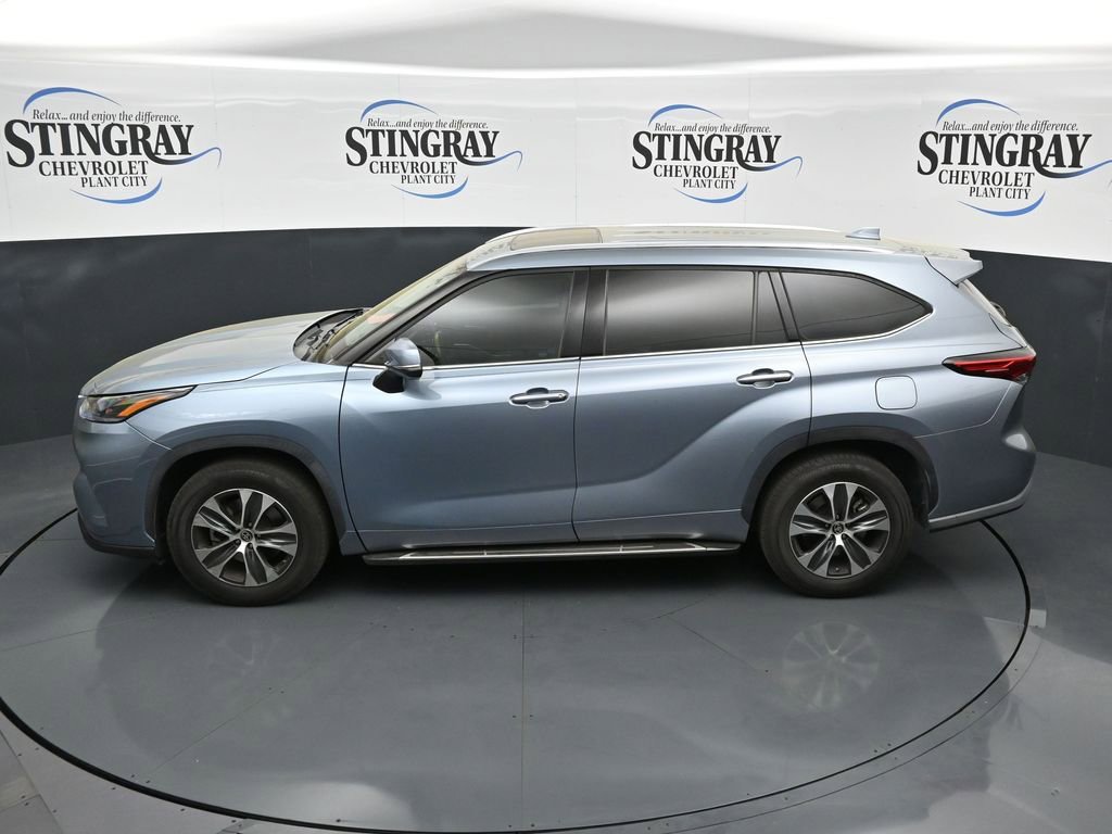 Used 2021 Toyota Highlander XLE image 12