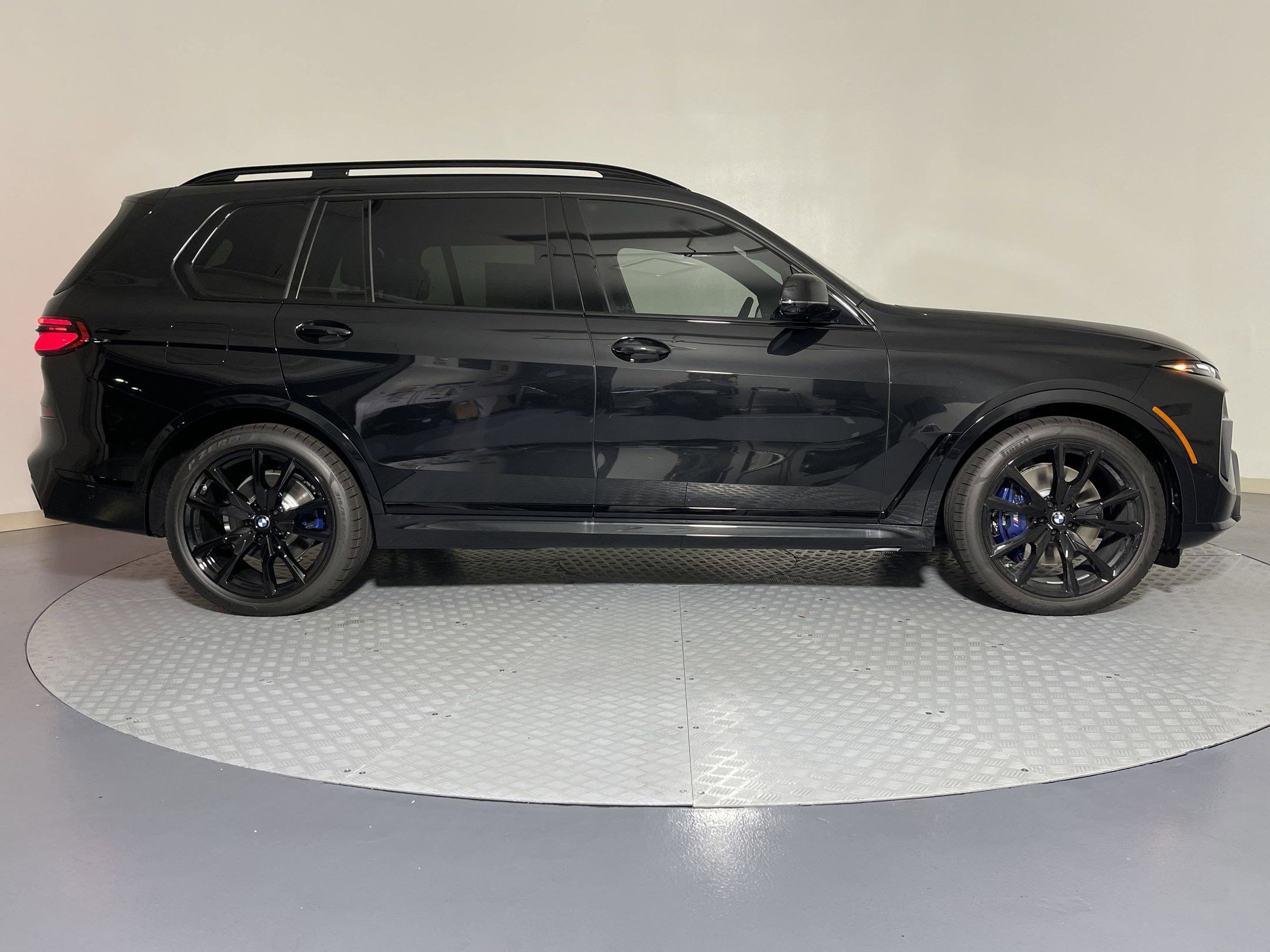 Used 2026 BMW X7 xDrive40i w/ M Sport Package image 8
