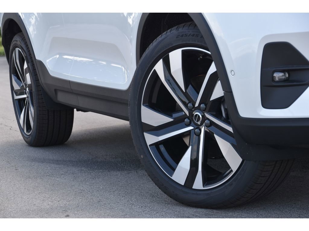 Certified 2025 Volvo XC40 B5 Ultra w/ Protection Package Premier image 7