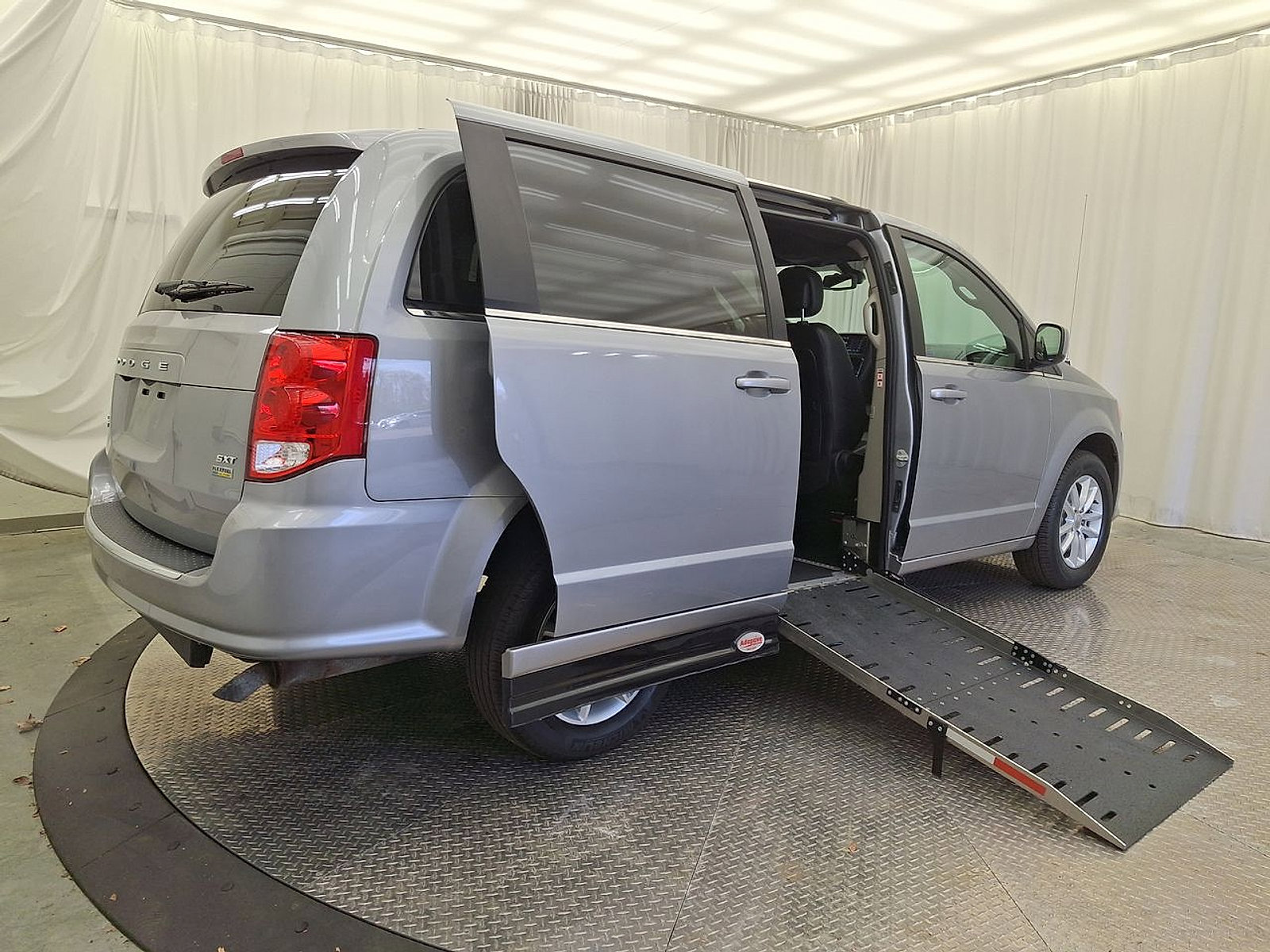 Used 2019 Dodge Grand Caravan SXT image 24