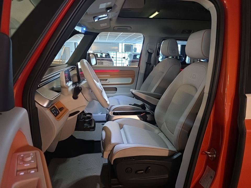 Certified 2025 Volkswagen ID. Buzz 1st Edition AWD/4WD image 4