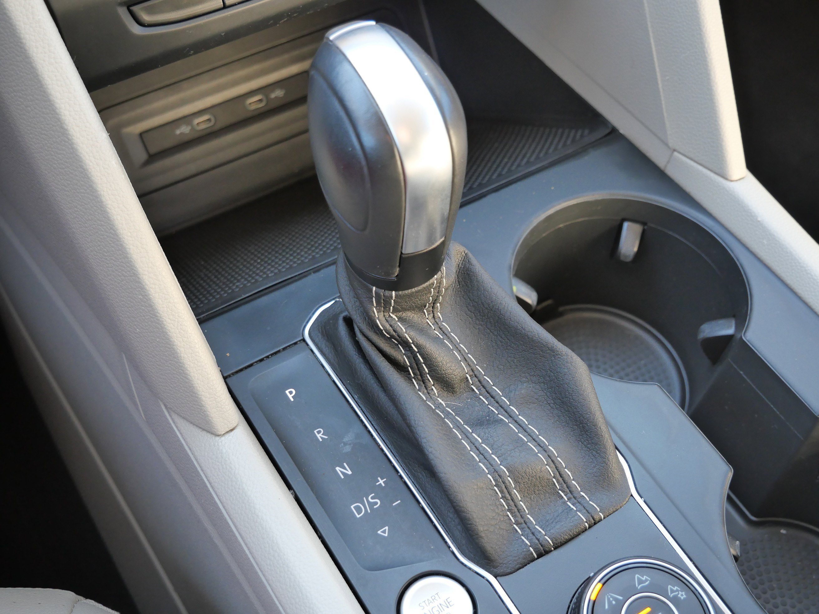 Used 2022 Volkswagen Atlas SE image 25