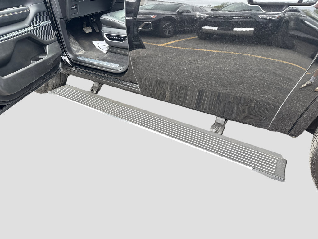 Used 2024 Jeep Grand Wagoneer L 4WD image 27