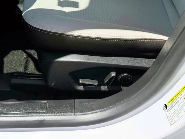 Used 2020 Ford Fusion SE w/ Equipment Group 151A FWD image 17