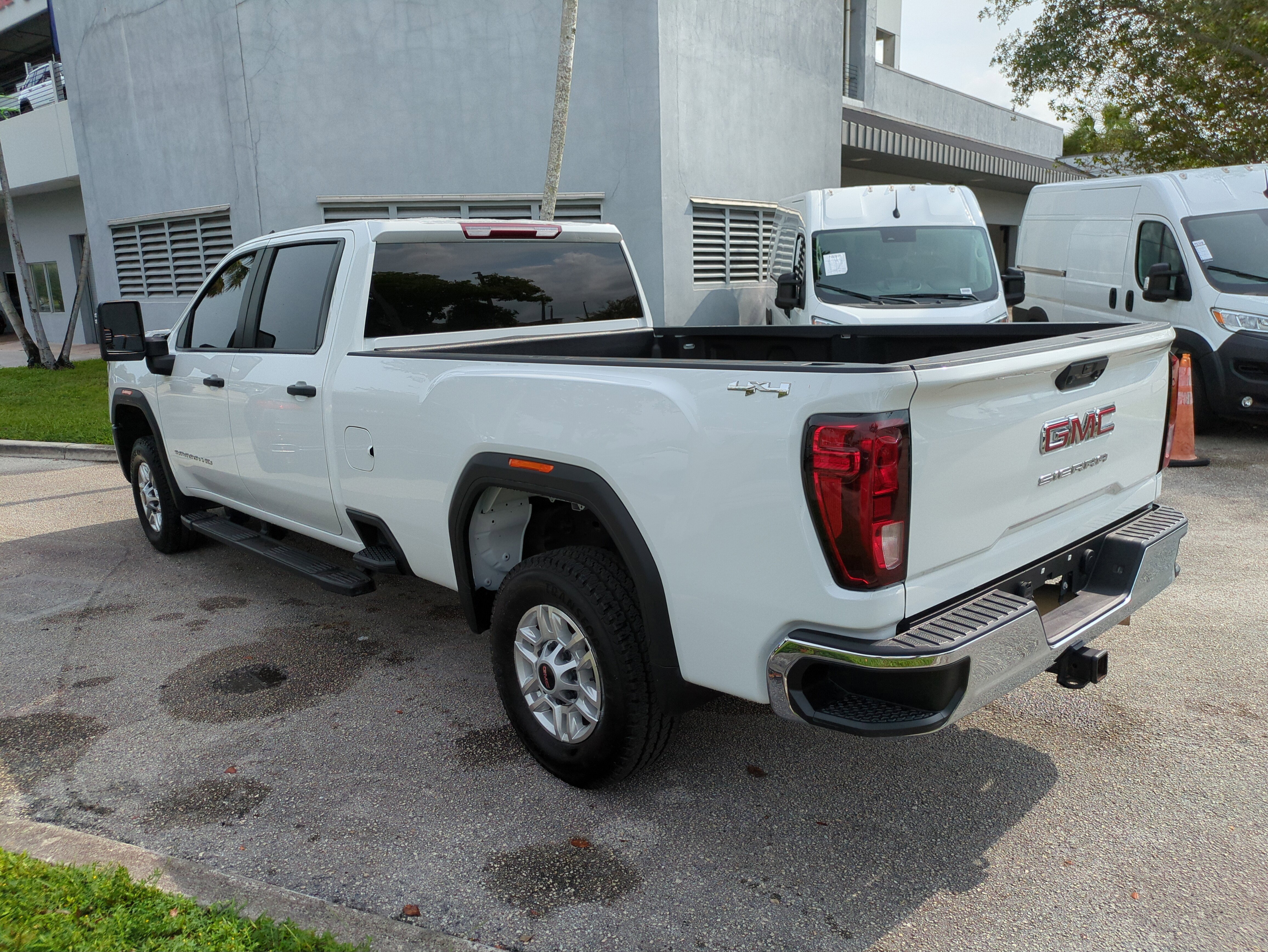 Used 2024 GMC Sierra 2500 Pro w/ Convenience Package image 7