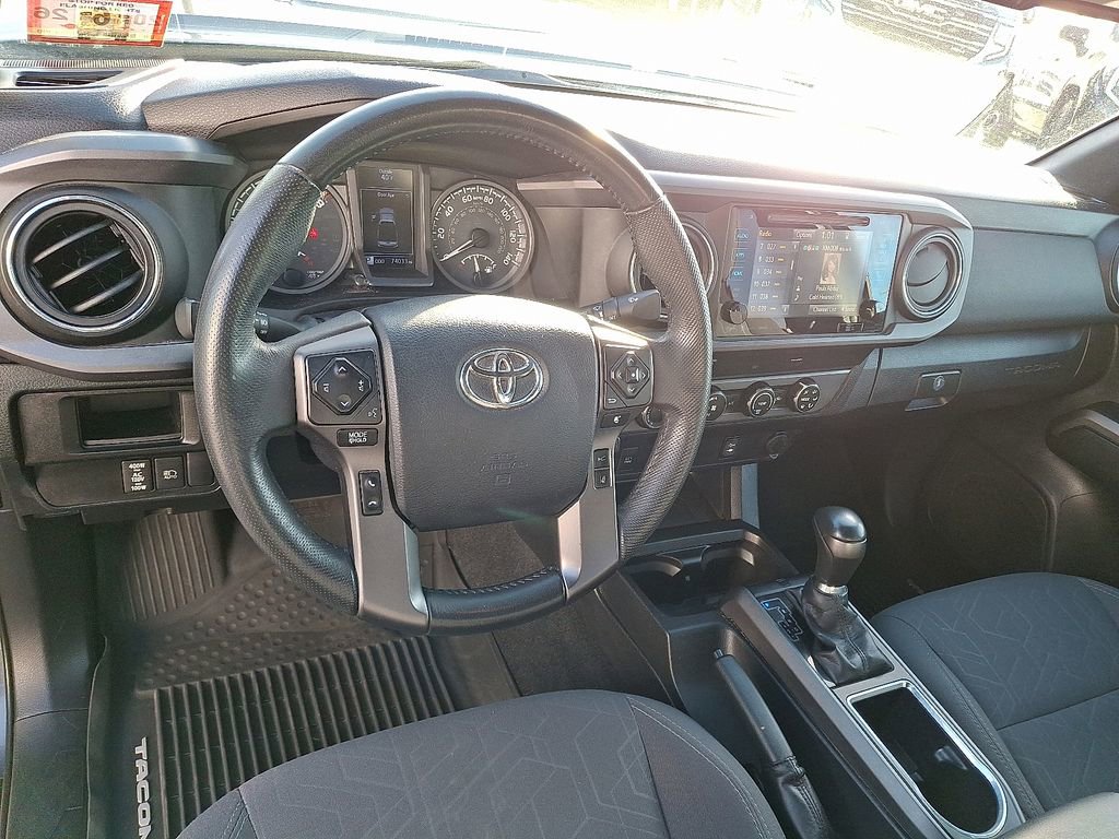 Used 2019 Toyota Tacoma TRD Sport image 2