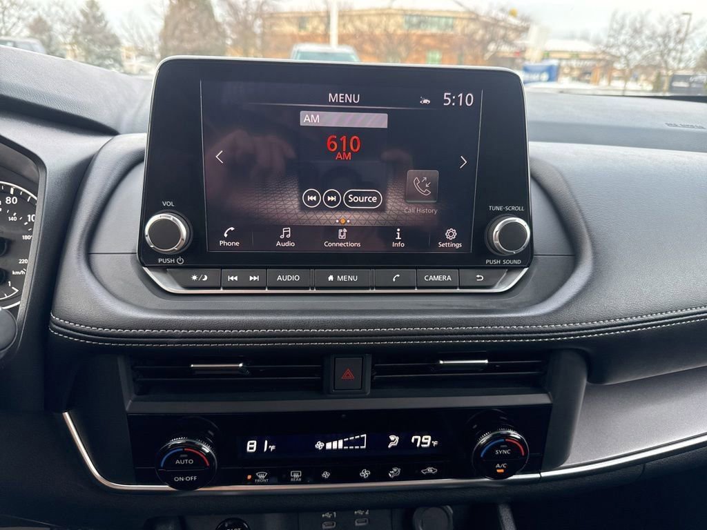 Used 2024 Nissan Rogue SV image 25