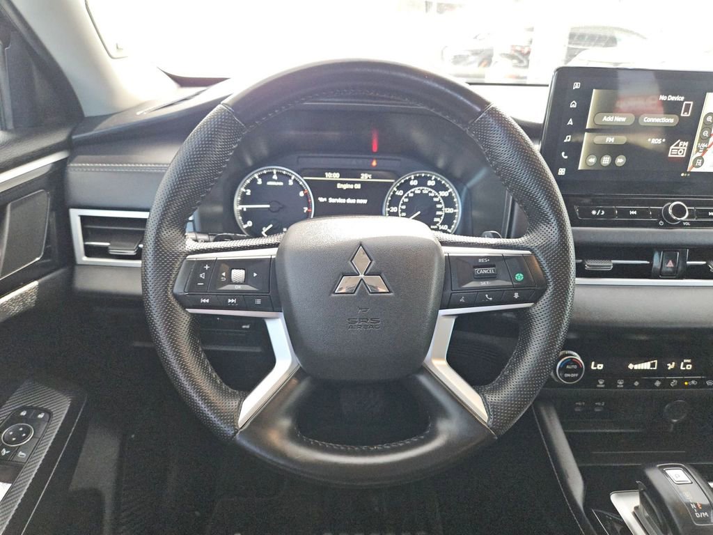 Used 2025 Mitsubishi Outlander SE AWD/4WD image 23