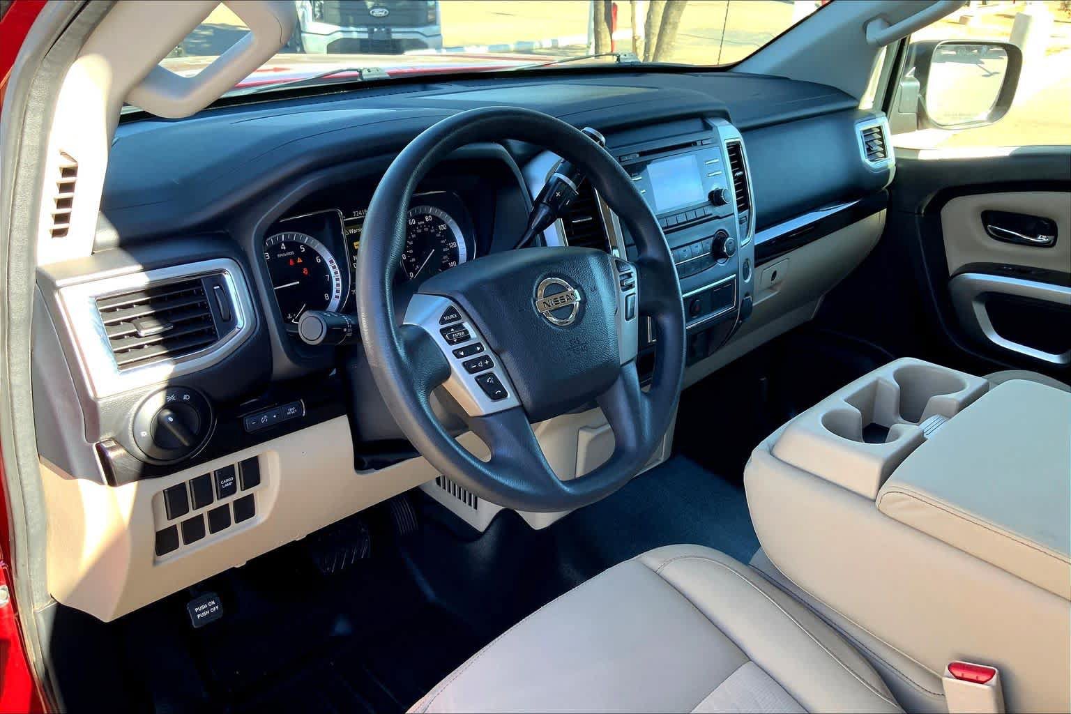 Used 2017 Nissan Titan SV RWD image 18