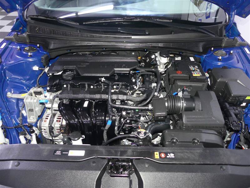 Used 2025 Hyundai Elantra Sport FWD image 12