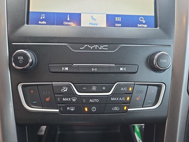 Used 2020 Ford Fusion SE image 25