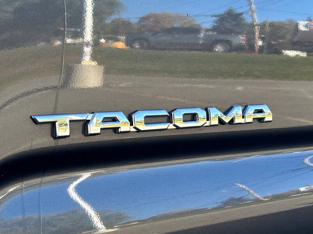 Used 2020 Toyota Tacoma TRD Off-Road w/ Technology Package AWD/4WD image 3