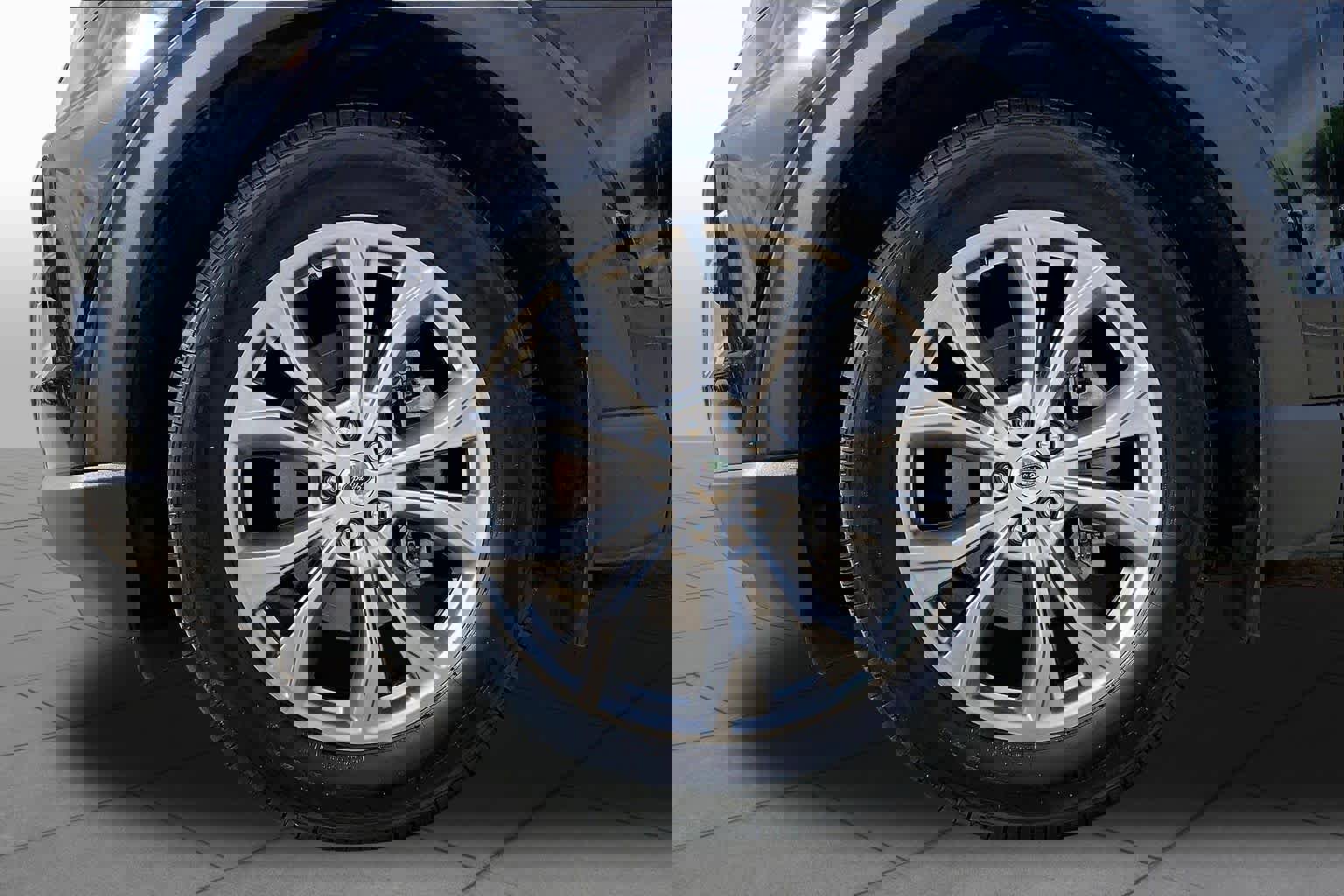 Used 2020 Ford Explorer XLT w/ Equipment Group 202A image 11