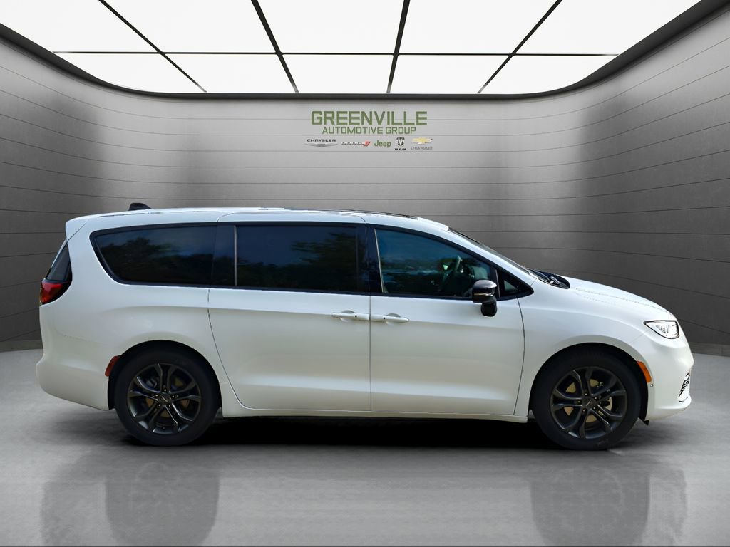 New 2026 Chrysler Pacifica Select image 7
