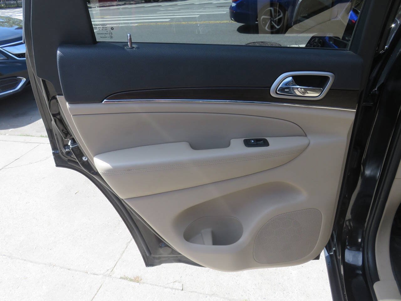 Used 2018 Jeep Grand Cherokee Limited AWD/4WD image 30