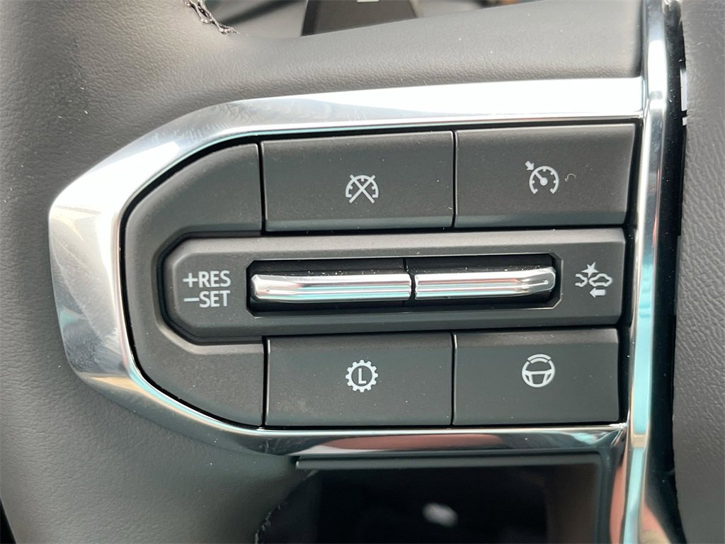 New 2025 GMC Yukon Elevation image 29