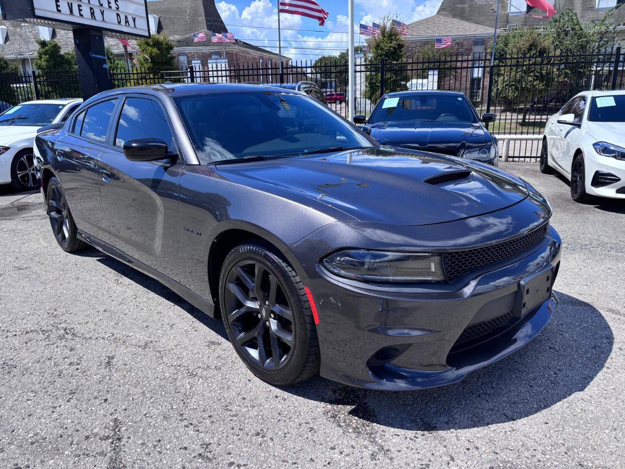 Used 2022 Dodge Charger R/T w/ Blacktop Package RWD image 3