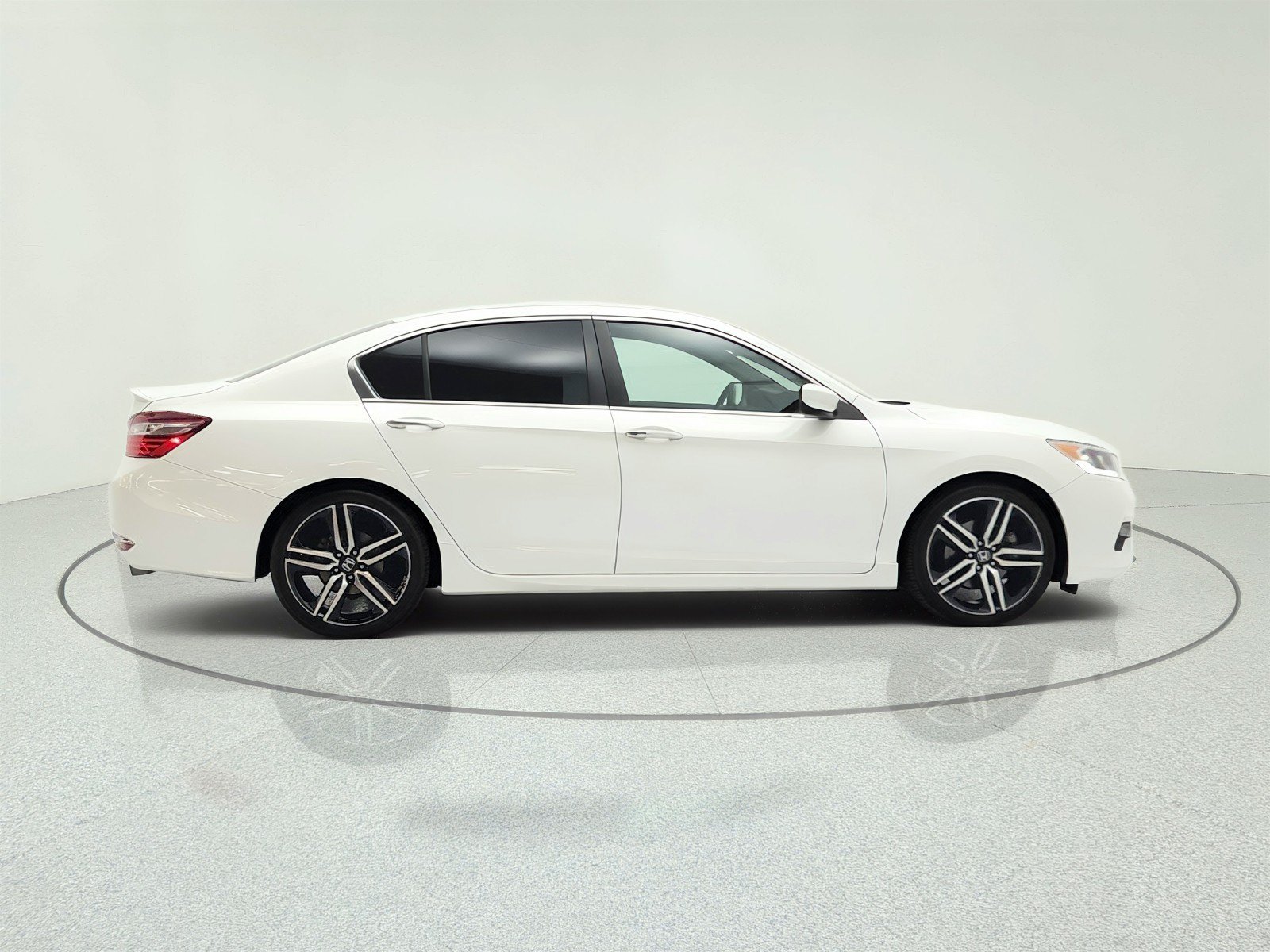 Used 2016 Honda Accord Sport image 4
