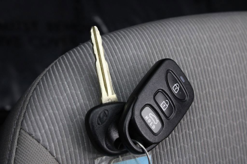 Used 2017 Hyundai Elantra SE w/ Cargo Package image 26