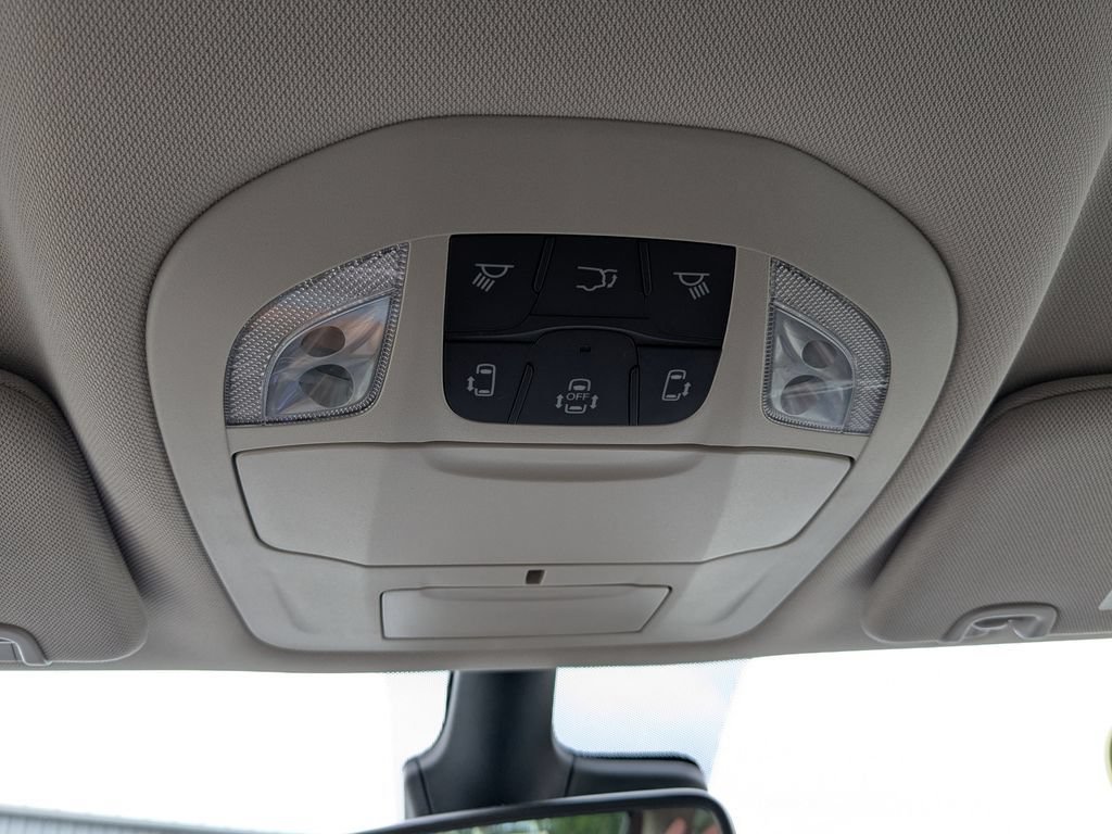 Used 2023 Chrysler Pacifica Touring-L FWD image 30