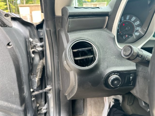 Used 2010 Chevrolet Camaro LT RWD image 27
