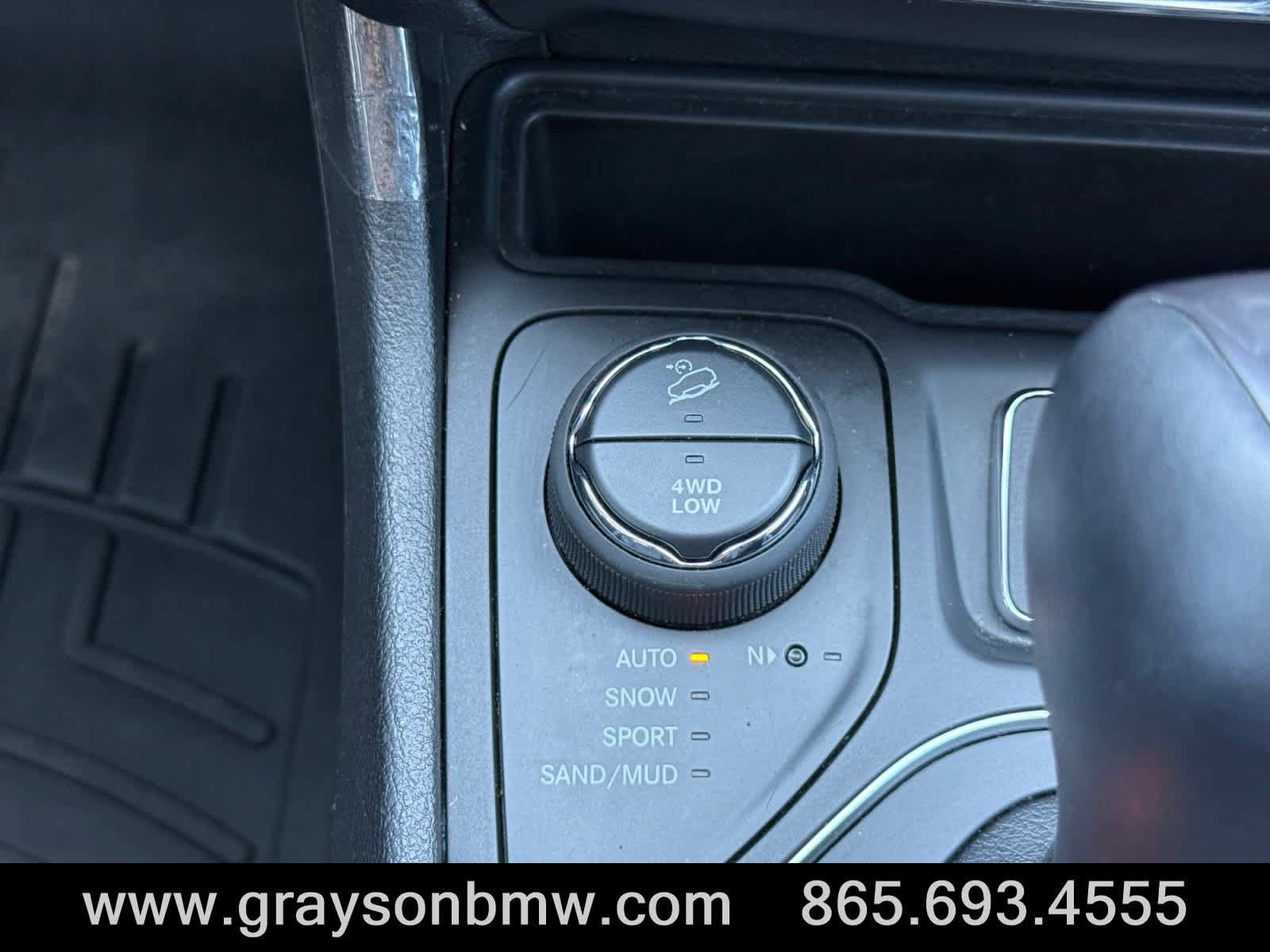 Used 2021 Jeep Cherokee Latitude Lux w/ Sun & Sound Group AWD/4WD image 28
